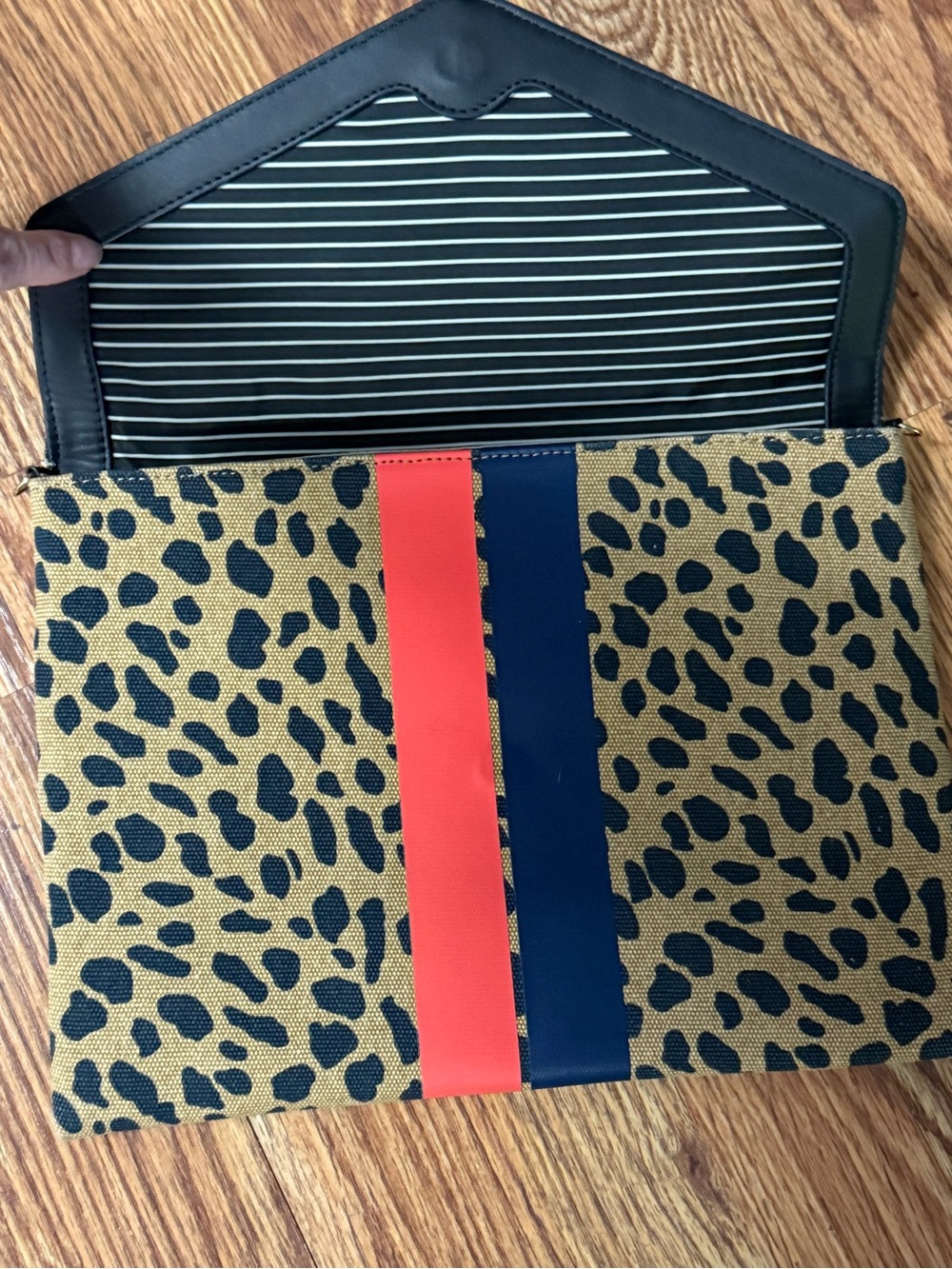 Stella & Dot Bellamy Clutch Leopard NWOT - Picture 4 of 8